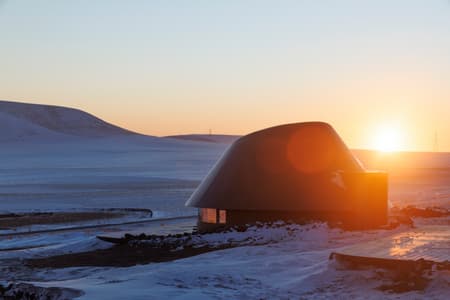 Volcano-In Hotel of Arrivals
